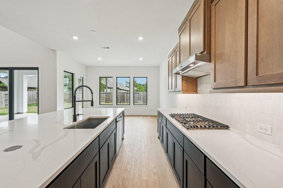 Furnished interior view inside a new home in Evergreen 60', Conroe (Image 10).