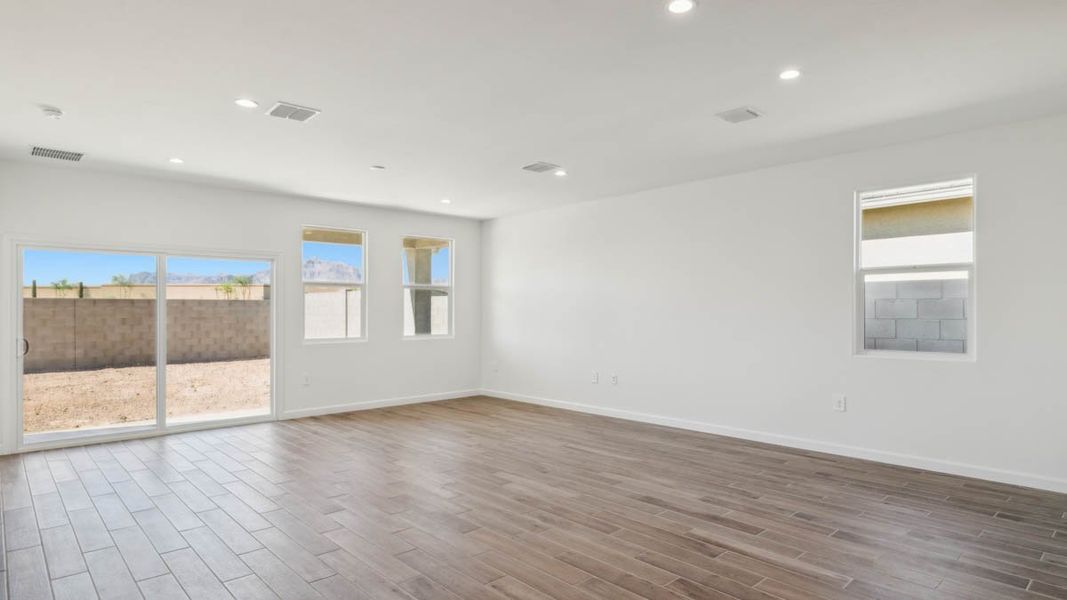 Spacious, unfurnished interior of a new home in Entrada Del Oro, Gold Canyon (Image 9). Spacious, unfurnished interior of a new home in Entrada Del Oro, Gold Canyon (Image 9).
