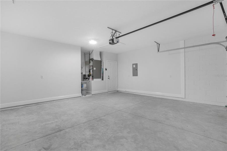 Spacious, unfurnished interior of a new home in , Deltona (Image 22).