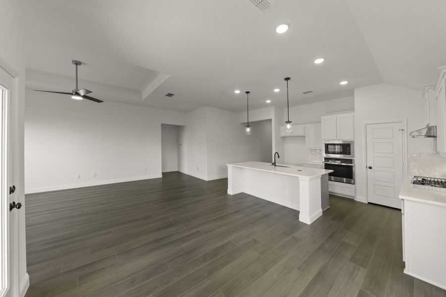 Spacious, unfurnished interior of a new home in Meadow Run, Melissa (Image 13). Spacious, unfurnished interior of a new home in Meadow Run, Melissa (Image 13).