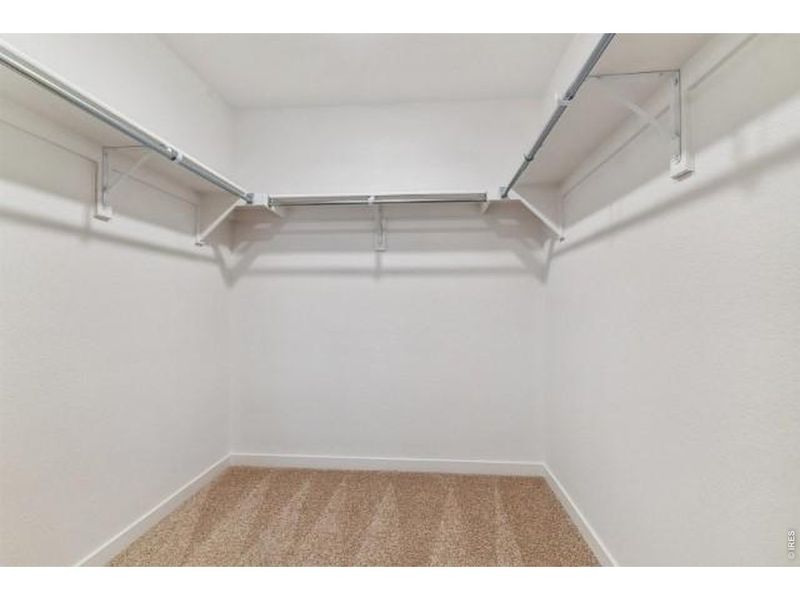 Spacious, unfurnished interior of a new home in Lakeside Canyon, Mead (Image 24).