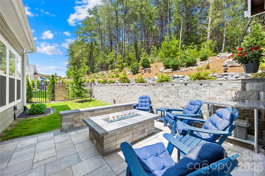 Custom Natural Gas Firepit and Seating Area Custom Natural Gas Firepit and Seating Area