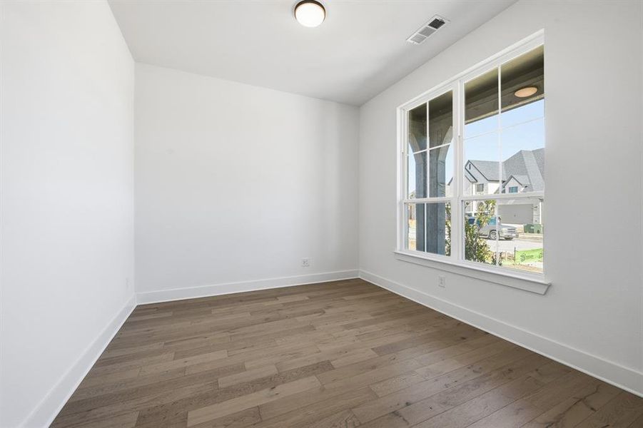 Spacious, unfurnished interior of a new home in Tavolo Park, Fort Worth (Image 16).