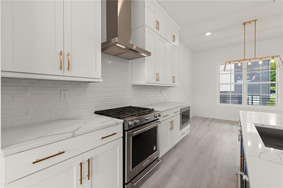 Furnished interior view inside a new home in , Alpharetta (Image 17).