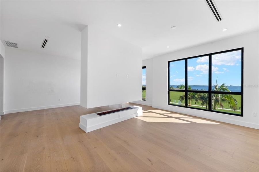 Spacious, unfurnished interior of a new home in , Tampa (Image 56).