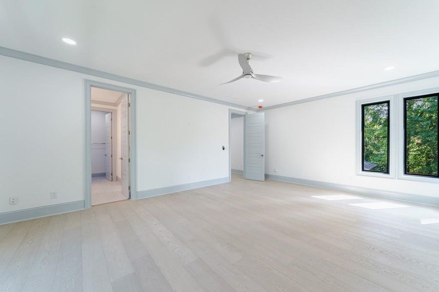 Spacious, unfurnished interior of a new home in , Brookhaven (Image 26).