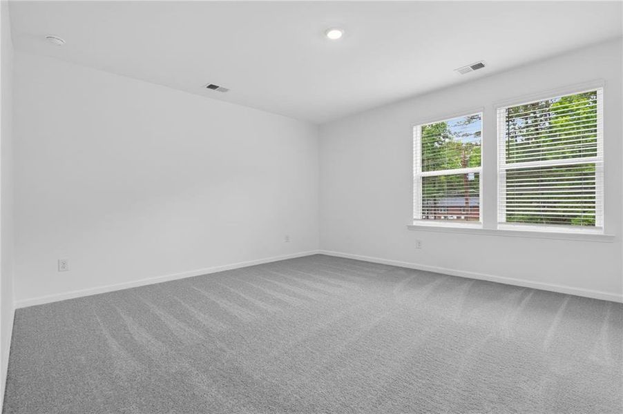 Spacious, unfurnished interior of a new home in Lexington Meadows, Athens (Image 20).