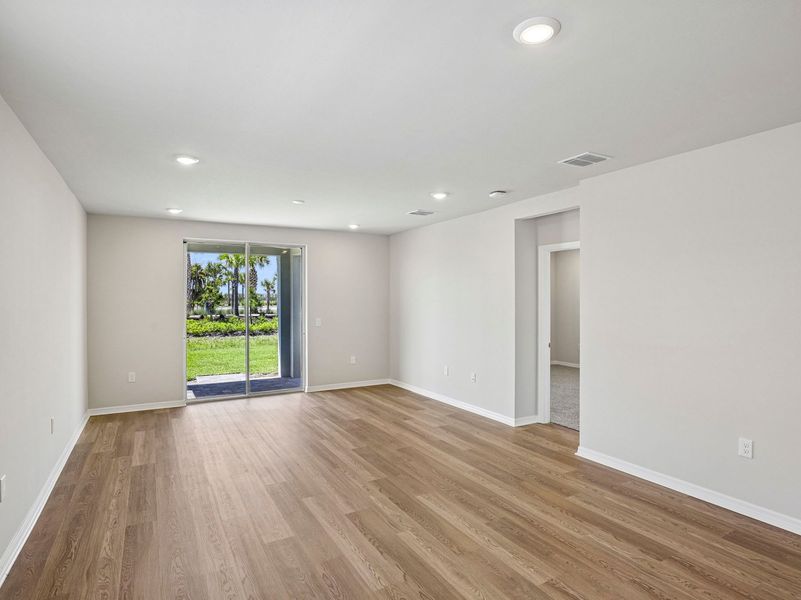 Spacious, unfurnished interior of a new home in Crescent Lakes - Premier Series, Punta Gorda (Image 12).