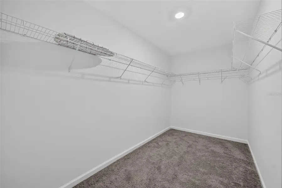 Spacious, unfurnished interior of a new home in , St. Cloud (Image 27).