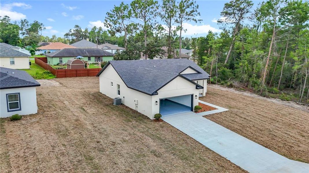 Exterior details and patio area of a home in , Ocala (Image 4).