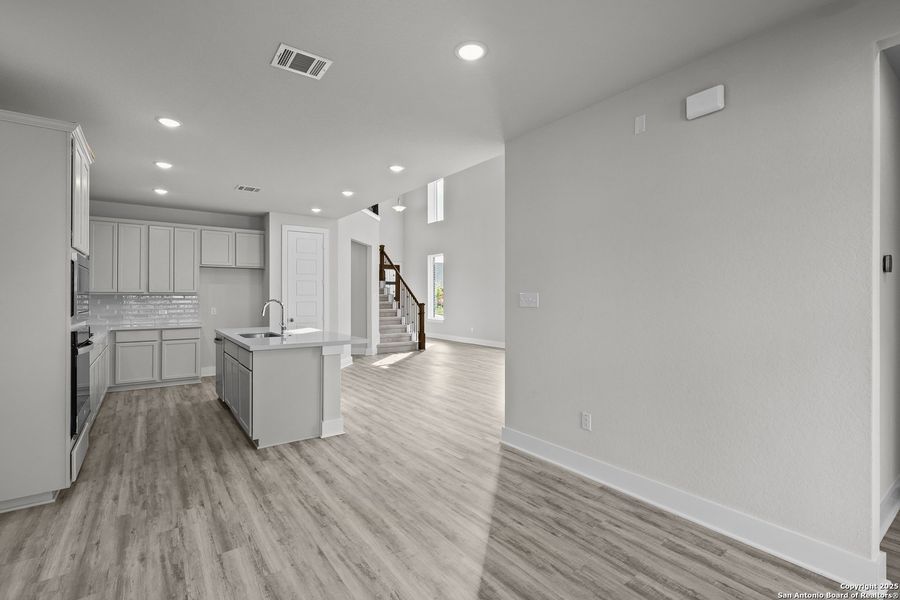 Spacious, unfurnished interior of a new home in Veramendi, New Braunfels (Image 28).