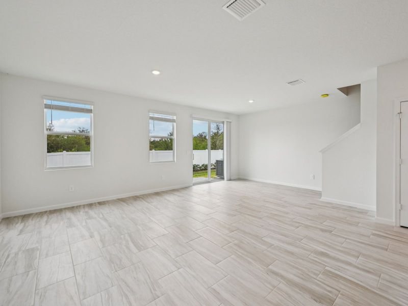Spacious, unfurnished interior of a new home in Tidewater, Fort Pierce (Image 11).