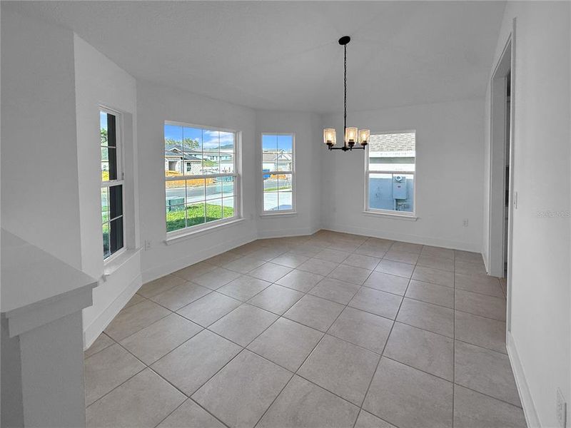 Spacious, unfurnished interior of a new home in Arbor Park, Leesburg (Image 9).
