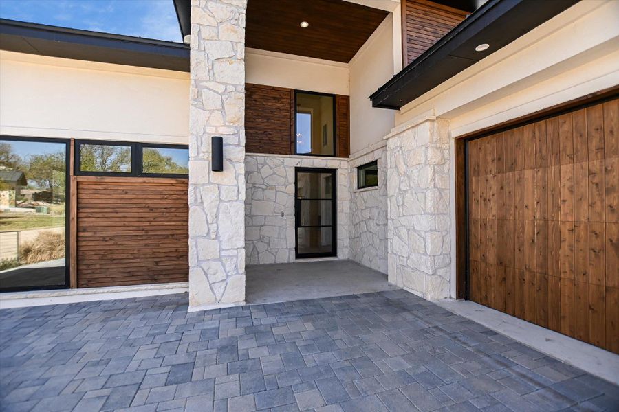 Spacious, unfurnished interior of a new home in , Horseshoe Bay (Image 31).