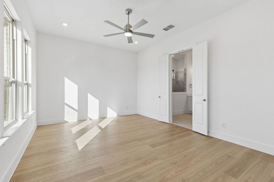 Spacious, unfurnished interior of a new home in Painted Tree Lakeside, McKinney (Image 28).