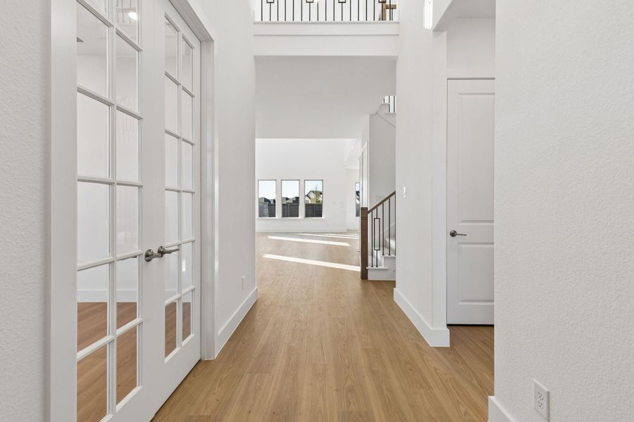 Spacious, unfurnished interior of a new home in Painted Tree Lakeside, McKinney (Image 31).