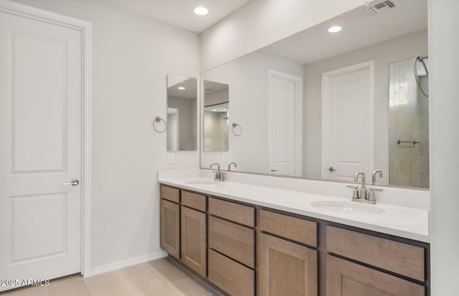 Owner's Bathroom Owner's Bathroom