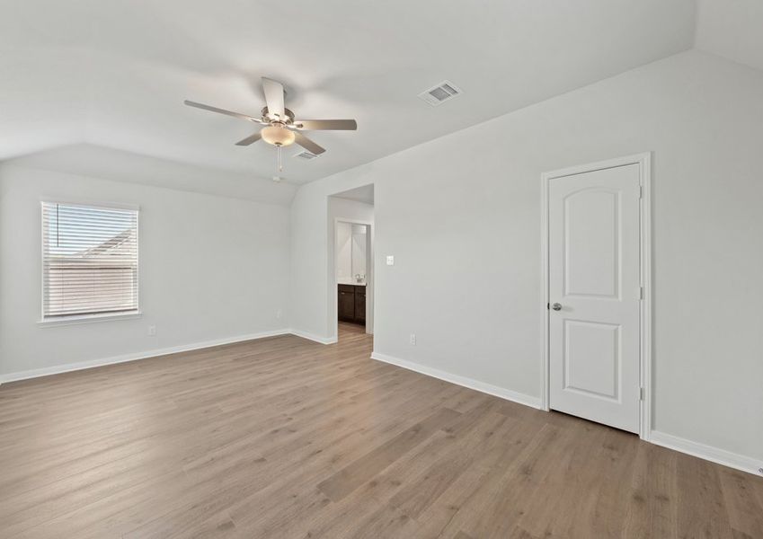 Representative unfurnished interior of a home built from the Azalea by LGI Homes in Southaven, Hutchins (Image 12).
