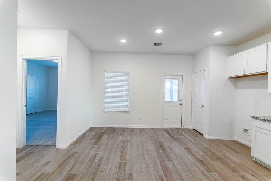 Spacious, unfurnished interior of a new home in Cielo, Conroe (Image 18).