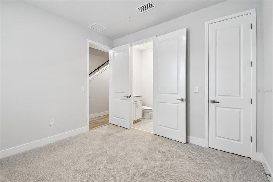 Spacious, unfurnished interior of a new home in Towns at Union, St. Petersburg (Image 33).