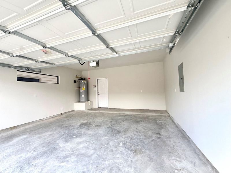 Spacious, unfurnished interior of a new home in , Houston (Image 12).
