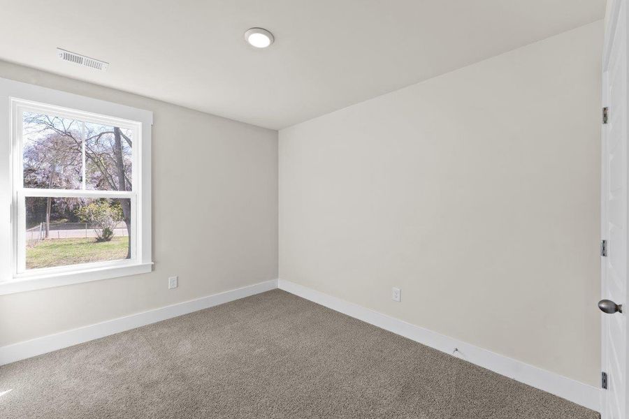 Spacious, unfurnished interior of a new home in Founder's Park, Summerville (Image 12).