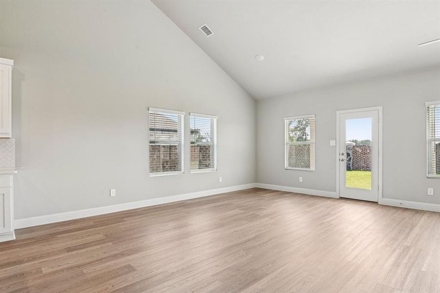 Spacious, unfurnished interior of a new home in Windmore, Princeton (Image 27).