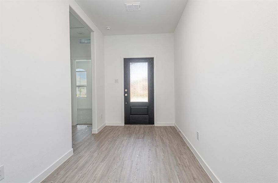 Spacious, unfurnished interior of a new home in , Princeton (Image 16).