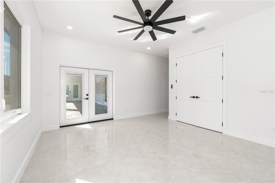 Spacious, unfurnished interior of a new home in , Ocala (Image 23).
