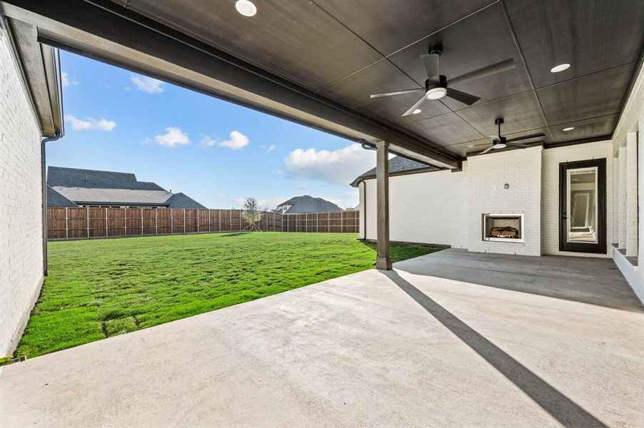 Exterior details and patio area of a home in NorthGlen, Haslet (Image 24).