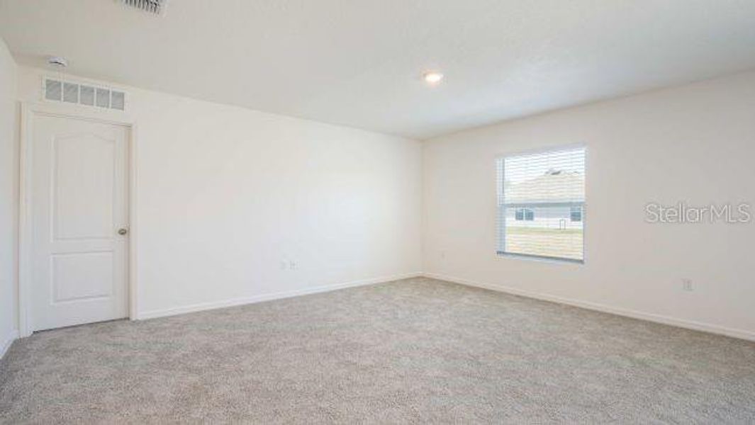 Spacious, unfurnished interior of a new home in Royal Highlands, Weeki Wachee (Image 20).