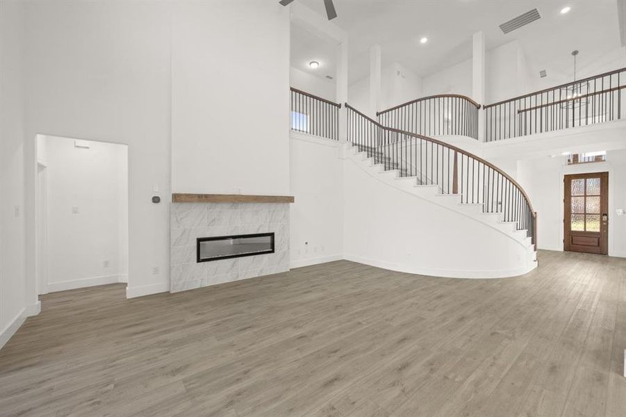 Spacious, unfurnished interior of a new home in High Country, Burleson (Image 19).