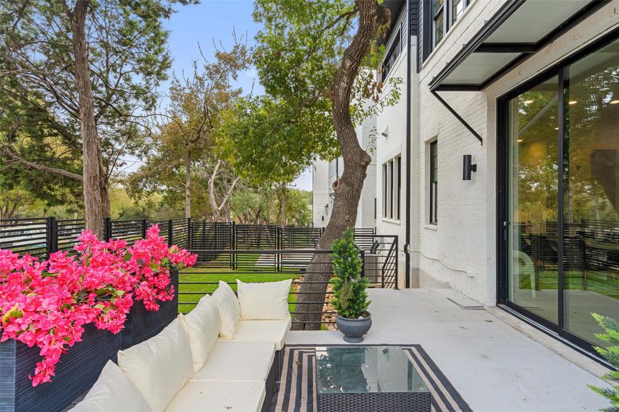 Exterior details and patio area of a home in Spyglass, Austin (Image 23).