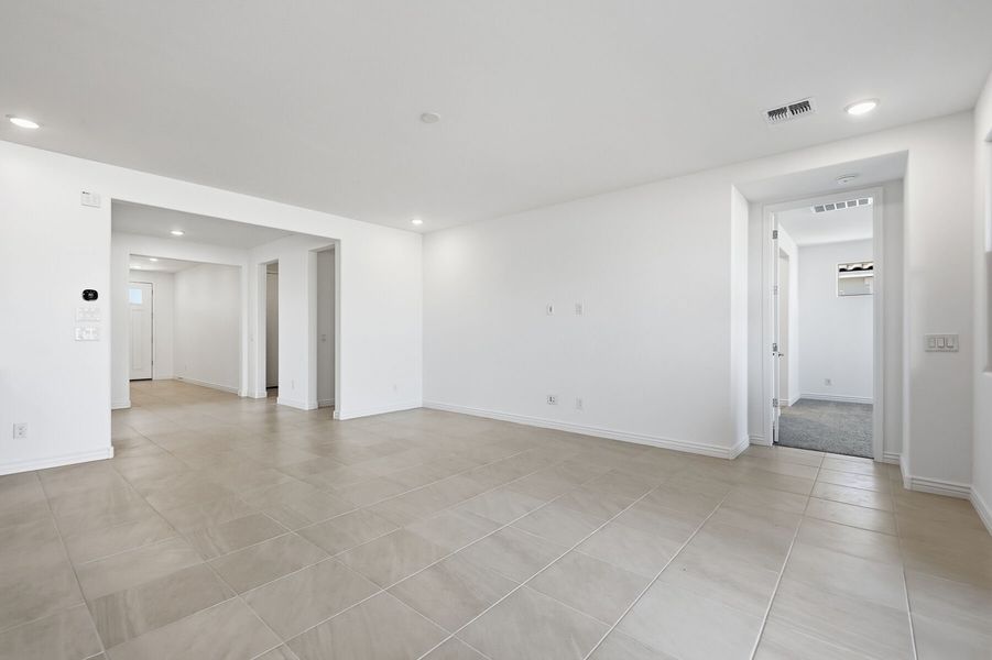 Spacious, unfurnished interior of a new home in Miravida, Surprise (Image 10).