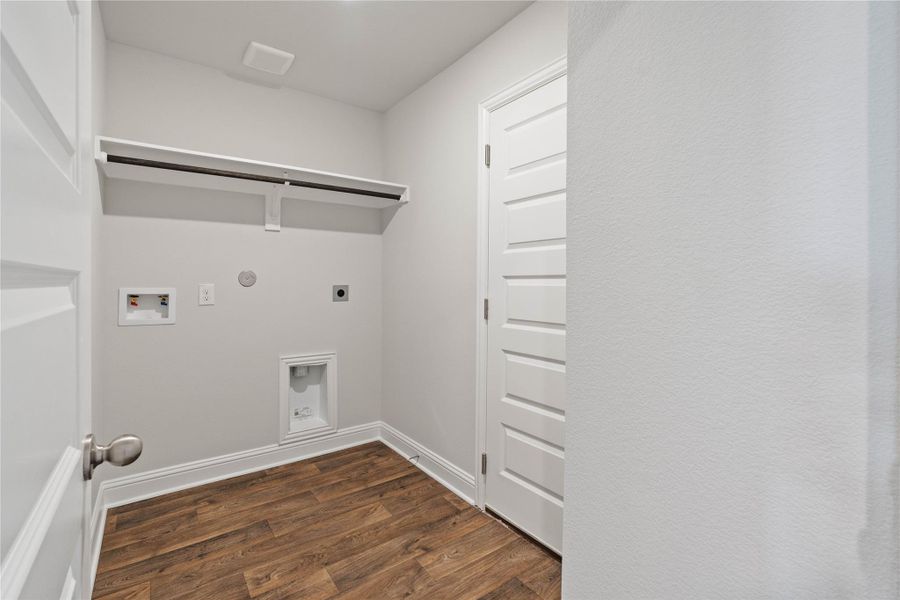 Spacious, unfurnished interior of a new home in Grand Oaks Reserve, Cleveland (Image 26).