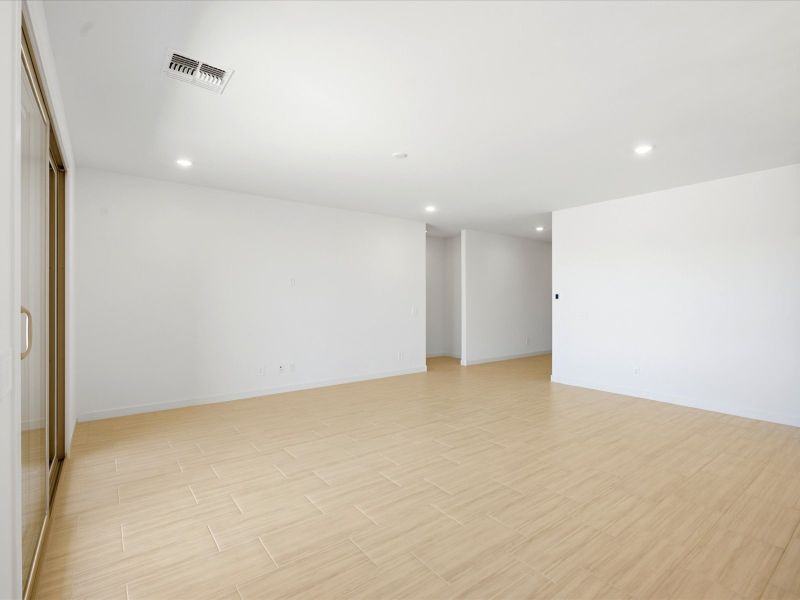 Spacious, unfurnished interior of a new home in Naranja Trails, Oro Valley (Image 9). Spacious, unfurnished interior of a new home in Naranja Trails, Oro Valley (Image 9).