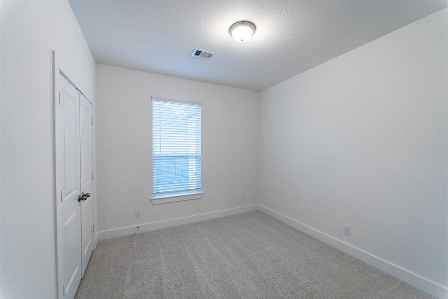 Spacious, unfurnished interior of a new home in Sunterra, Katy (Image 17).