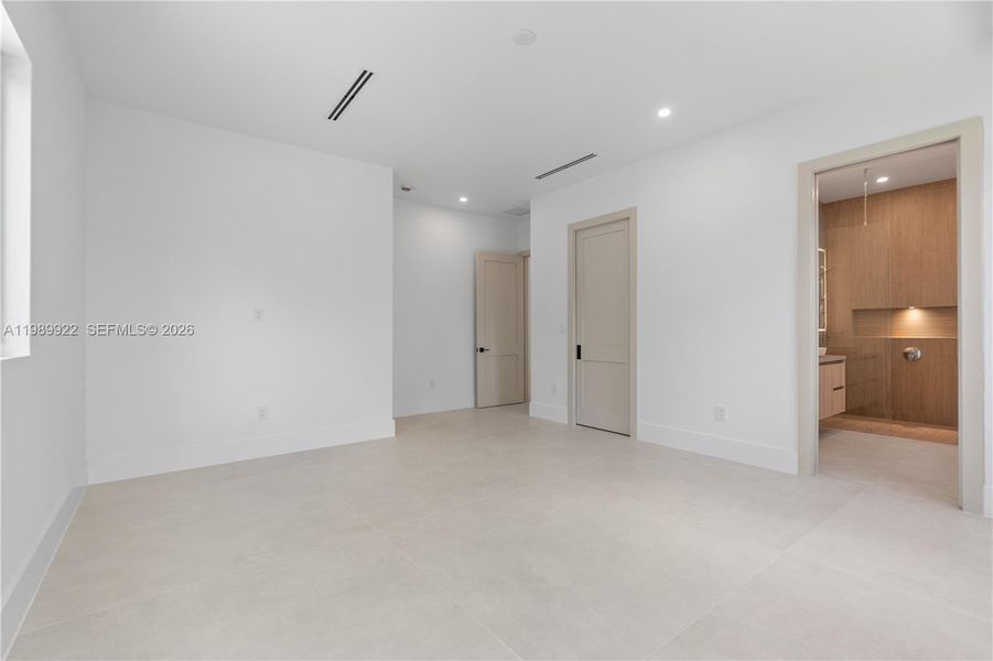 Spacious, unfurnished interior of a new home in , South Miami (Image 21).