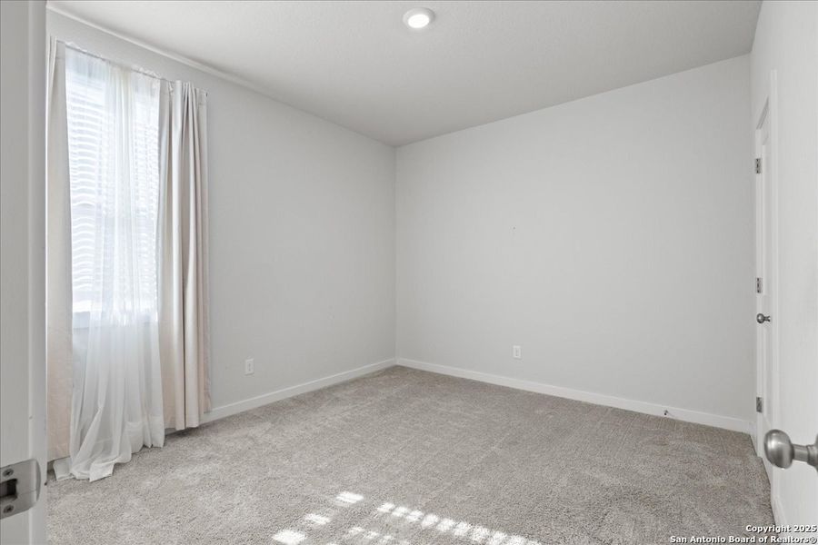 Spacious, unfurnished interior of a new home in August Fields, New Braunfels (Image 11).