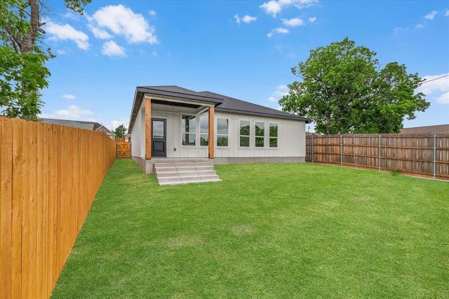 Exterior details and patio area of a home in , Fort Worth (Image 31).