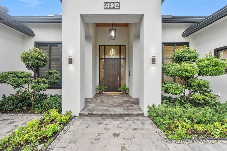 5bed, 4 baths over 4800SF under air