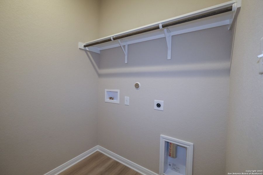 Spacious, unfurnished interior of a new home in Park Place, New Braunfels (Image 35).