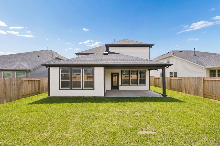 Exterior details and patio area of a home in Ellerden, Tomball (Image 2).