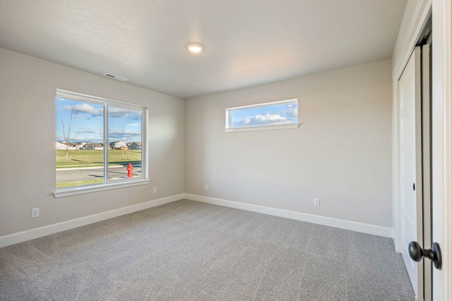 Spacious, unfurnished interior of a new home in IronHorse, Prineville (Image 33). Spacious, unfurnished interior of a new home in IronHorse, Prineville (Image 33).