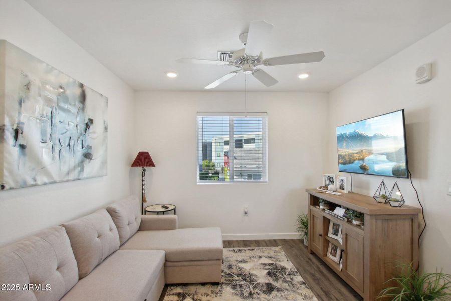 12945 W Greenway Rd L102-003 12945 W Greenway Rd L102-003