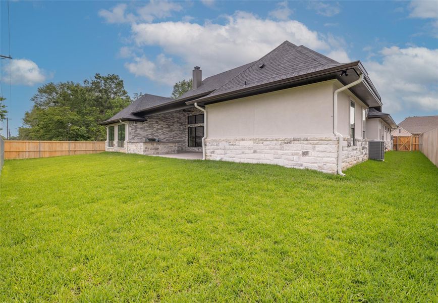 Exterior details and patio area of a home in , College Station (Image 4).