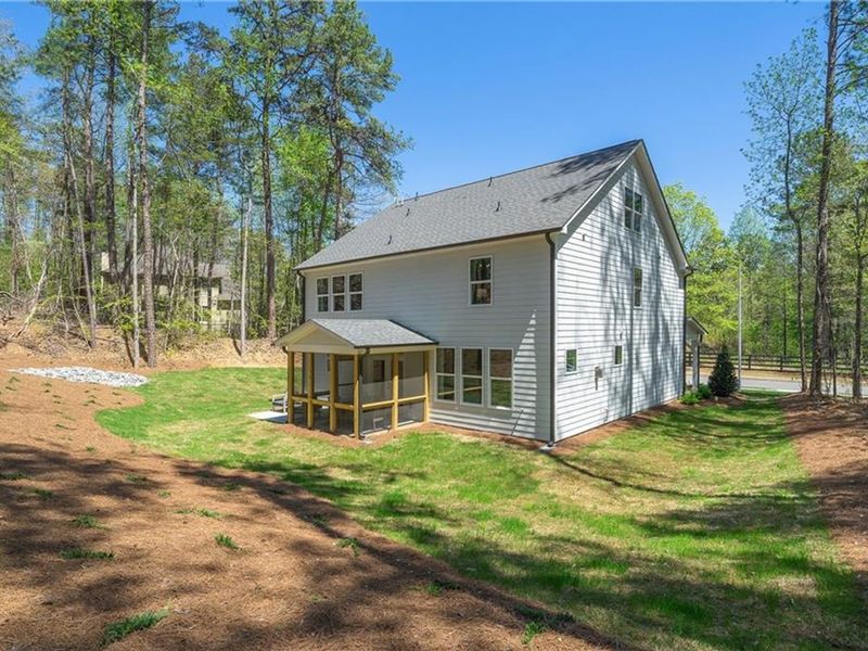 Exterior details and patio area of a home in Riverwood, Dallas (Image 32).