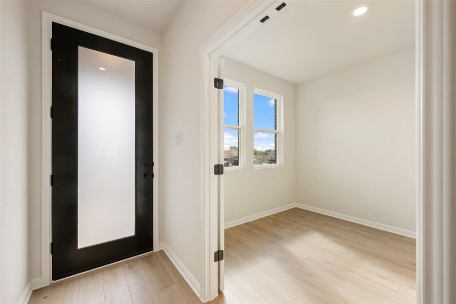 Spacious, unfurnished interior of a new home in Patterson Ranch, Georgetown (Image 34).