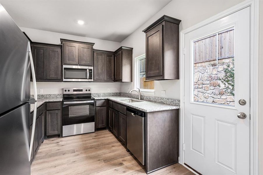Furnished interior view inside a new home in College Park, Dallas (Image 5).