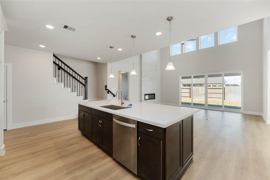 Furnished interior view inside a new home in Valencia, Manvel (Image 14).